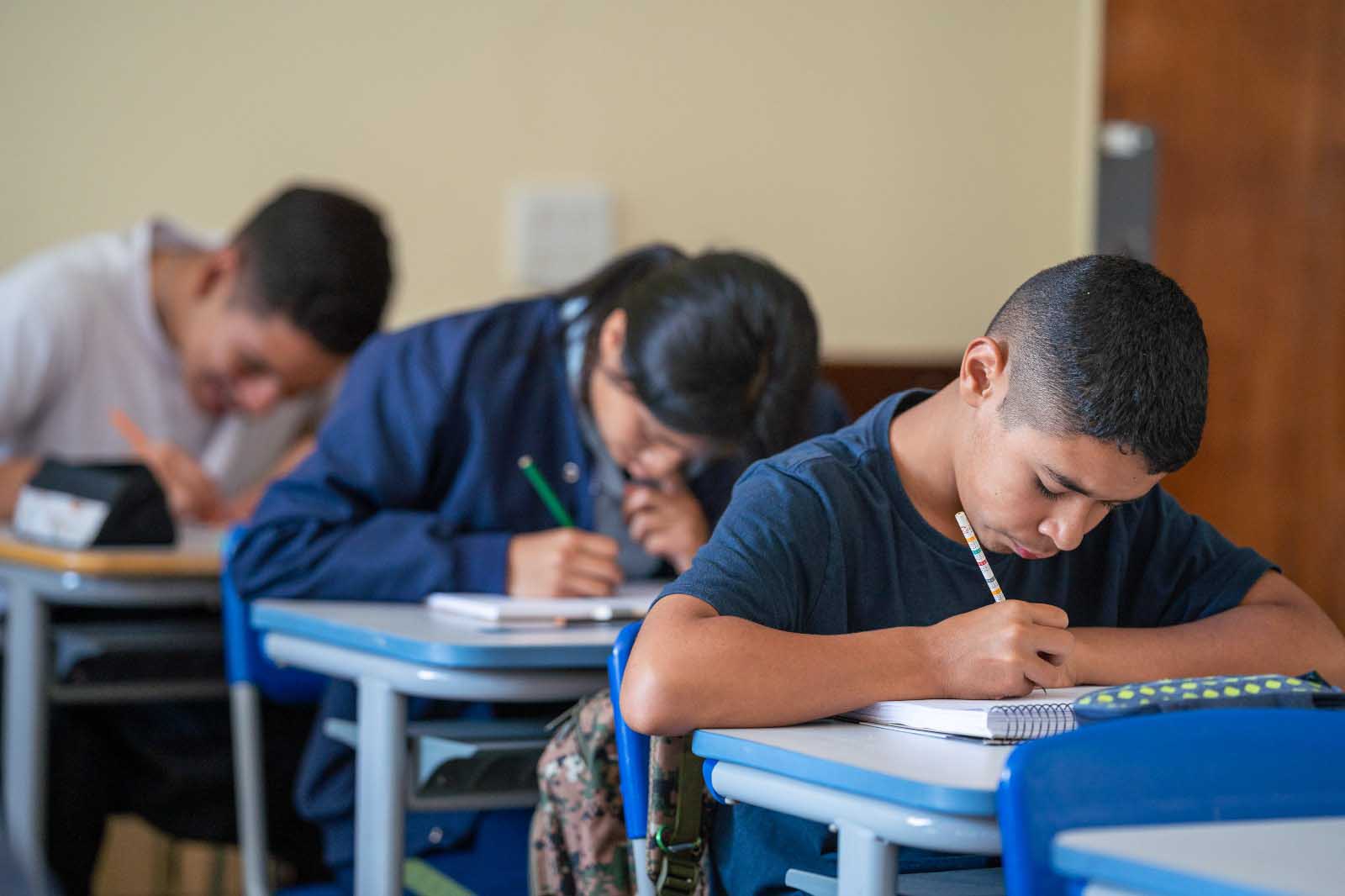 Fique por dentro do Programa Parceiro da Escola em Cascavel. Descubra como essa parceria entre iniciativa privada e Governo Estadual está trazendo mudanças na gestão administrativa das escolas - Foto: Arquivo/AEN