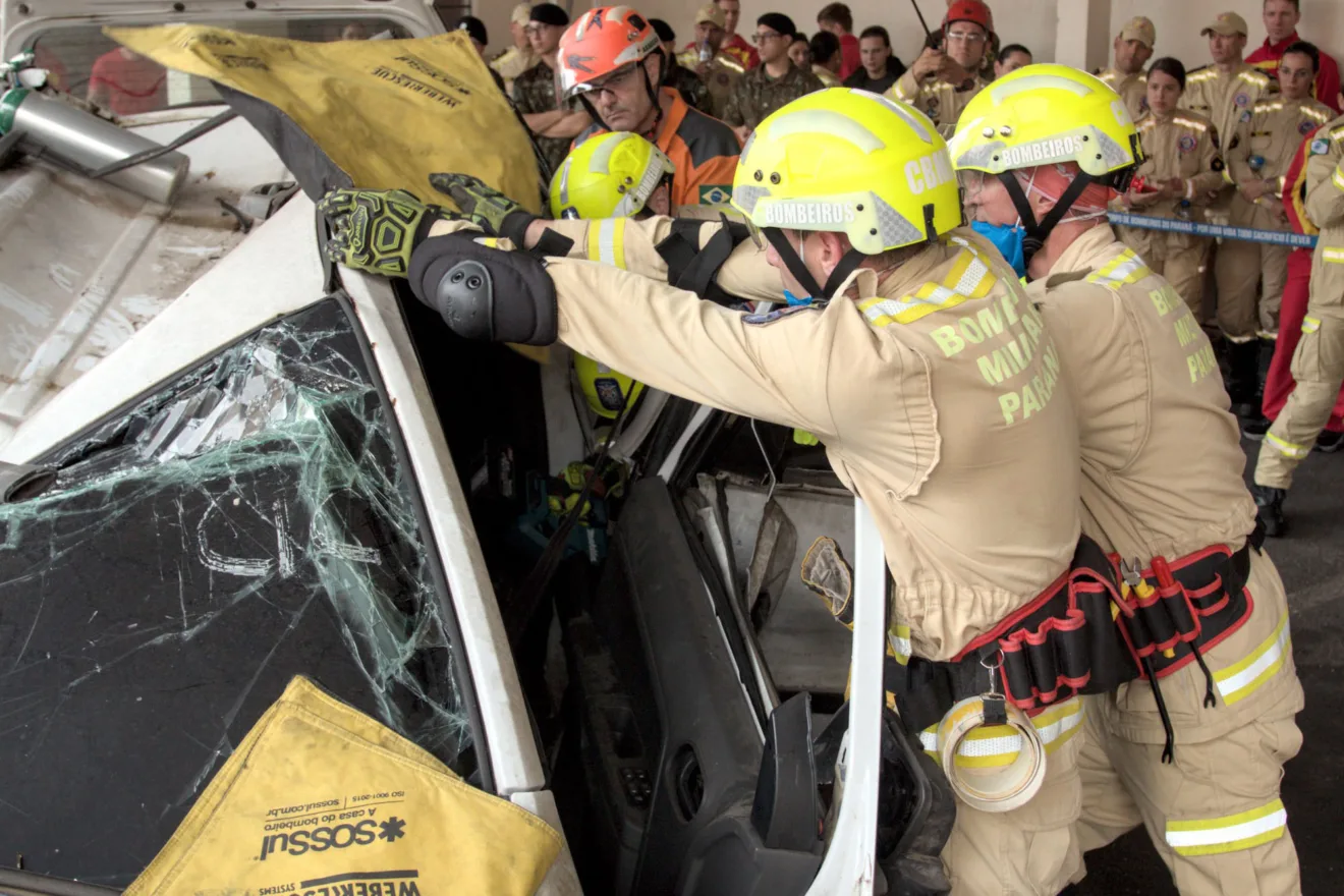 Equipe de Cascavel vence o 3º Desafio Estadual de Salvamento Veicular e agora irá representar o Paraná no Desafio Nacional em Belo Horizonte - Foto: CBMPR Equipe de Cascavel vence o 3º Desafio Estadual de Salvamento Veicular e agora irá representar o Paraná no Desafio Nacional em Belo Horizonte - Foto: CBMPR