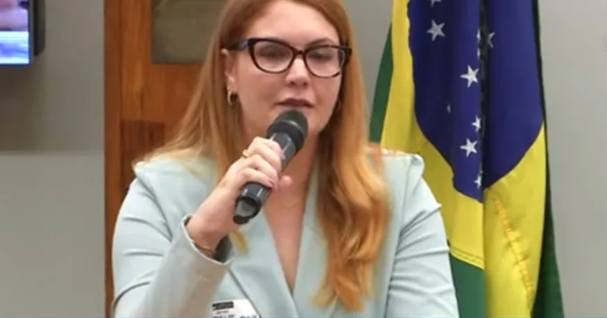 Adriana Ibba é jornalista em Cascavel e mãe da pequena Liz Ibba dos Santos, uma das vítimas do acidente. Foto: Agência Senado