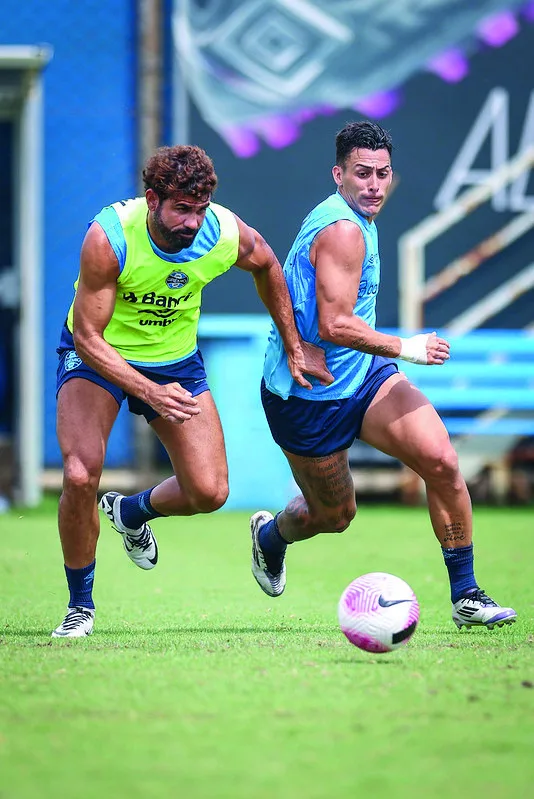 Grêmio busca vitória contra Cruzeiro para sair da zona de rebaixamento. Confira as mudanças na escalação do time - Foto: Lucas Uebel