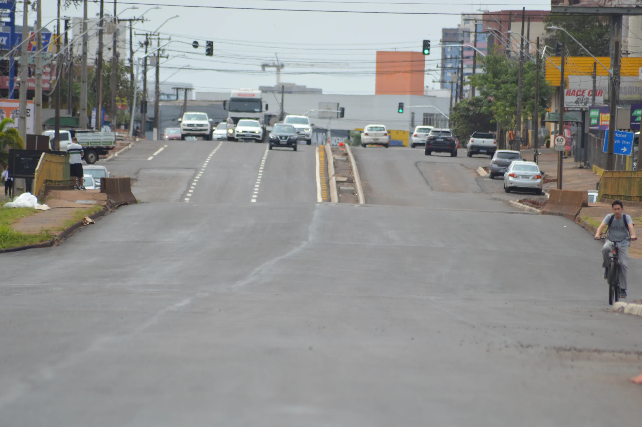 Acompanhe as obras da Avenida Carlos Gomes e saiba mais sobre o prazo de conclusão e os desafios enfrentados na execução - Foto: Paulo Alexandre | O Paraná
