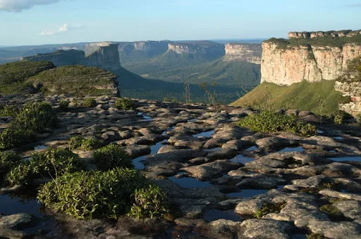 Descubra os melhores destinos de aventura no Brasil para quem gosta de viagem e emoção. Crie memórias incríveis e se divirta - Foto: PeskyMonkey l iStock 