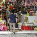 A demanda de fim de ano está abrindo várias vagas temporárias. Descubra como encontrar oportunidades para trabalhos temporários e aumente sua renda - Foto: Roberto Dziura Jr/AEN