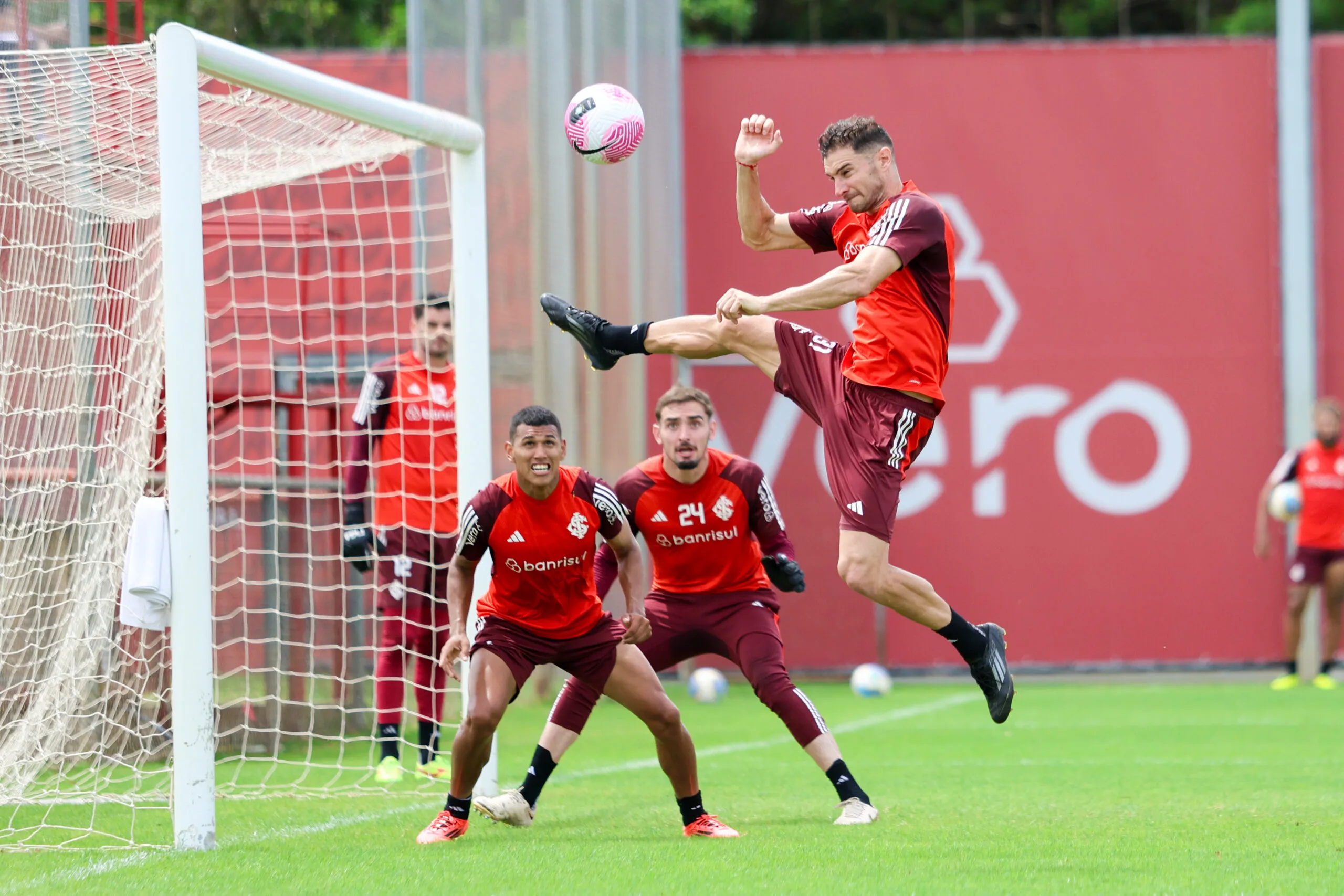 O Internacional está próximo de alcançar a vaga direta na Libertadores. Conheça os desafios e a sequência invicta de 12 jogos - Foto: Ricardo Duarte