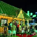 Venha celebrar o Natal em Cascavel! Conheça a Vila do Noel e aproveite para visitar o Papai Noel em sua casinha na Catedral Nossa Senhora Aparecida - Foto: Secom 