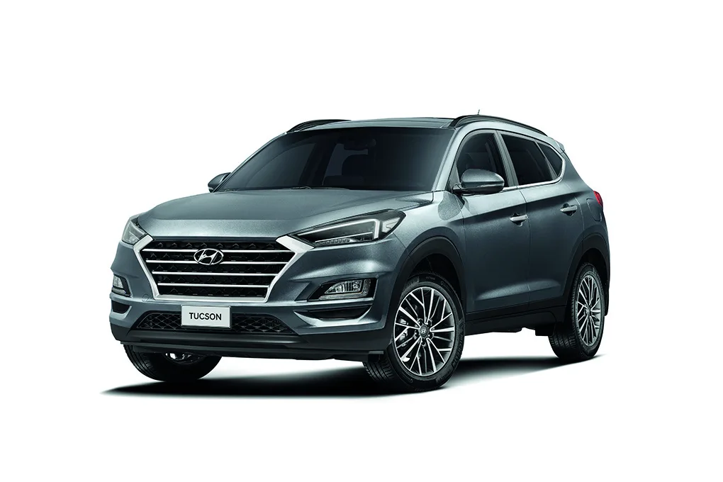 O Hyundai Tucson recebeu nova grade frontal cromada e desenho modernizado dos faróis e das luzes traseiras em LED - Foto: Divulgação