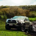 A Toyota apresenta a nova linha 2025 dos modelos Hilux e SW4. Confira as atualizações na motorização, os recursos de segurança e a garantia Toyota 10 - Foto: Divulgação 