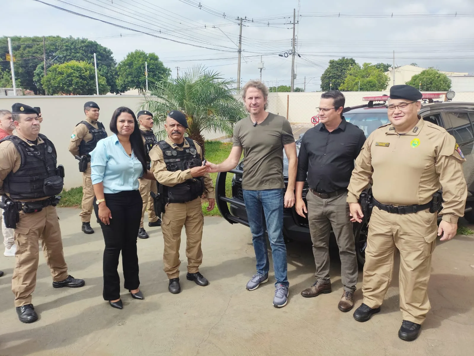 Deputado Zeca Dirceu faz entrega de viatura para a Polícia Militar