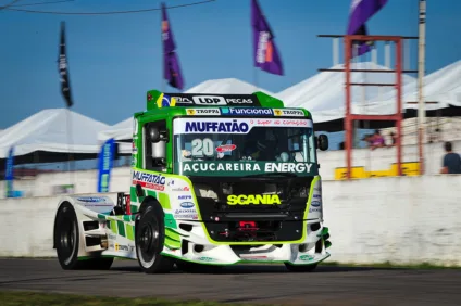 Pedro Muffato quer levar seu Scania à vitória no seu retorno ao Autódromo do Tarumã - Foto: Tiago Soares/Divulgação