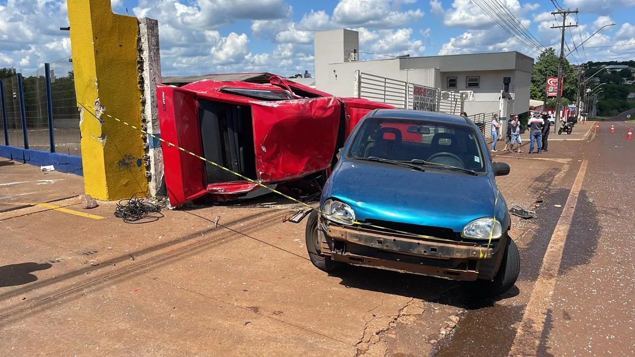 Acidente de trânsito em Cascavel: motorista perde controle e colide contra poste. Saiba mais sobre a ocorrência - Foto: SOT