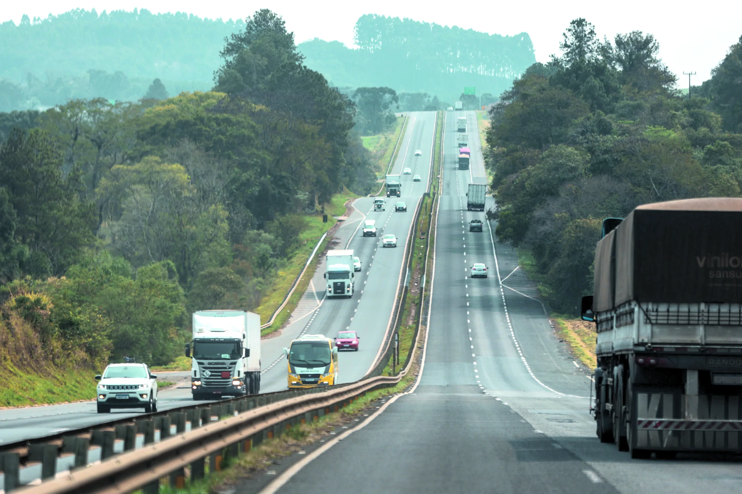 Entenda a importância da instalação de radares eletrônicos nas rodovias federais da Região Oeste. Saiba como eles ajudam a prevenir acidentes e fiscalizar a velocidade dos veículos - Foto: AEN