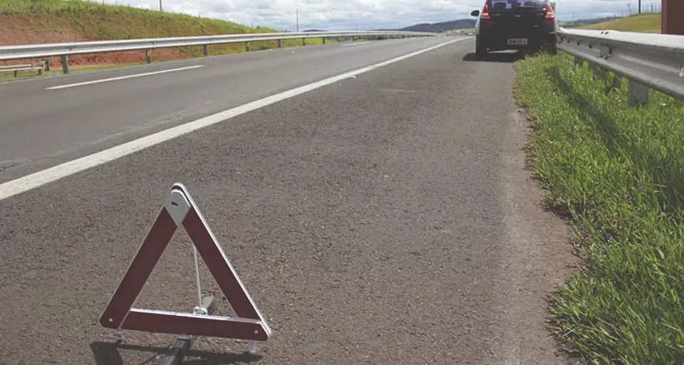 O uso indevido do acostamento não é apenas uma infração de trânsito, é uma atitude que coloca vidas em risco - Foto: Divulgação
