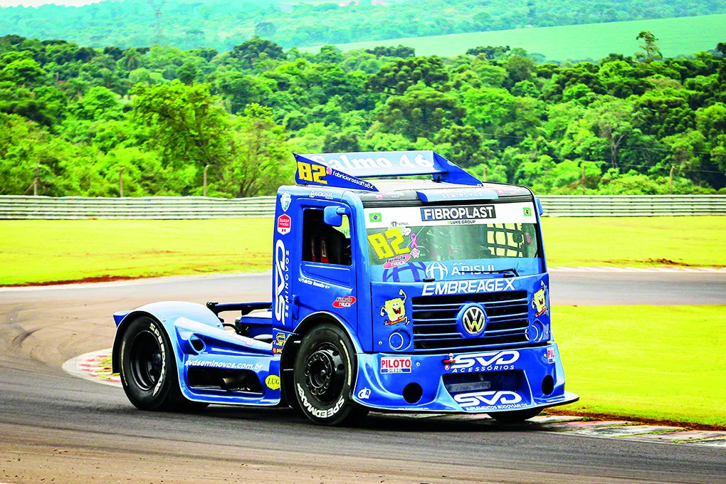 O piloto Fabrício Rossato conquistou o terceiro lugar na categoria F-Truck