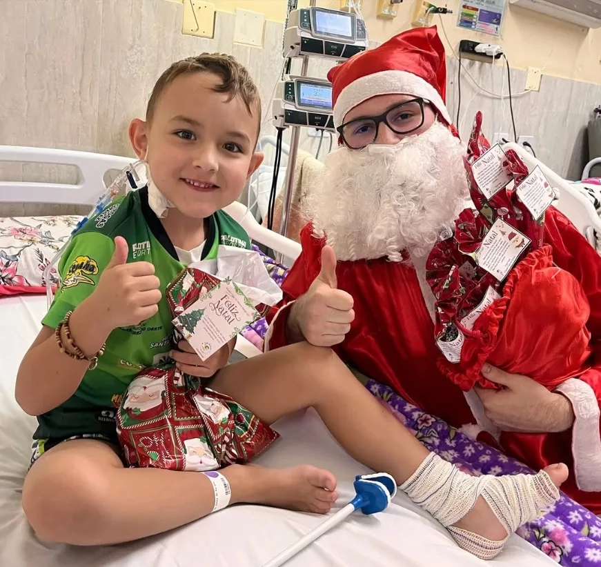 Pacientes internados no HUOP recebem presentes de Natal