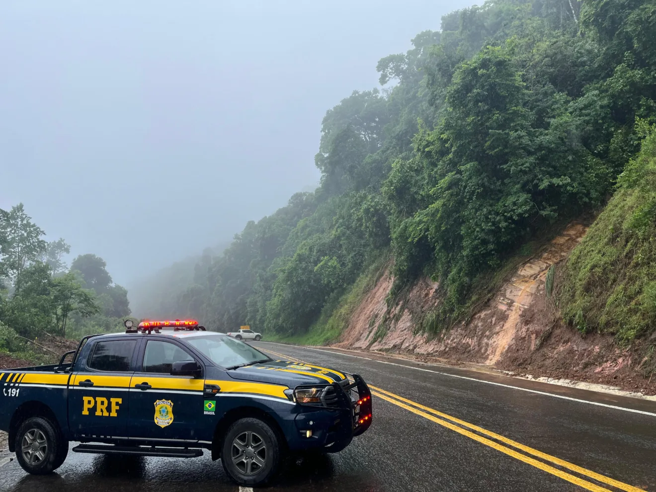 Fortes causam insegurança na BR-277 em Guarapuava Fortes causam insegurança na BR-277 em Guarapuava