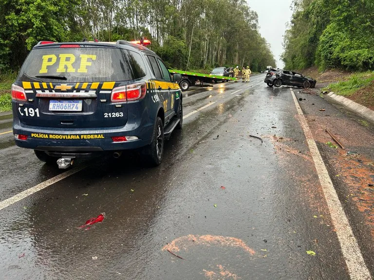 Das 15 mortes registradas nas BRs paranaenses desde o dia 20, 12 ocorreram em acidentes que envolveram caminhões e ônibus