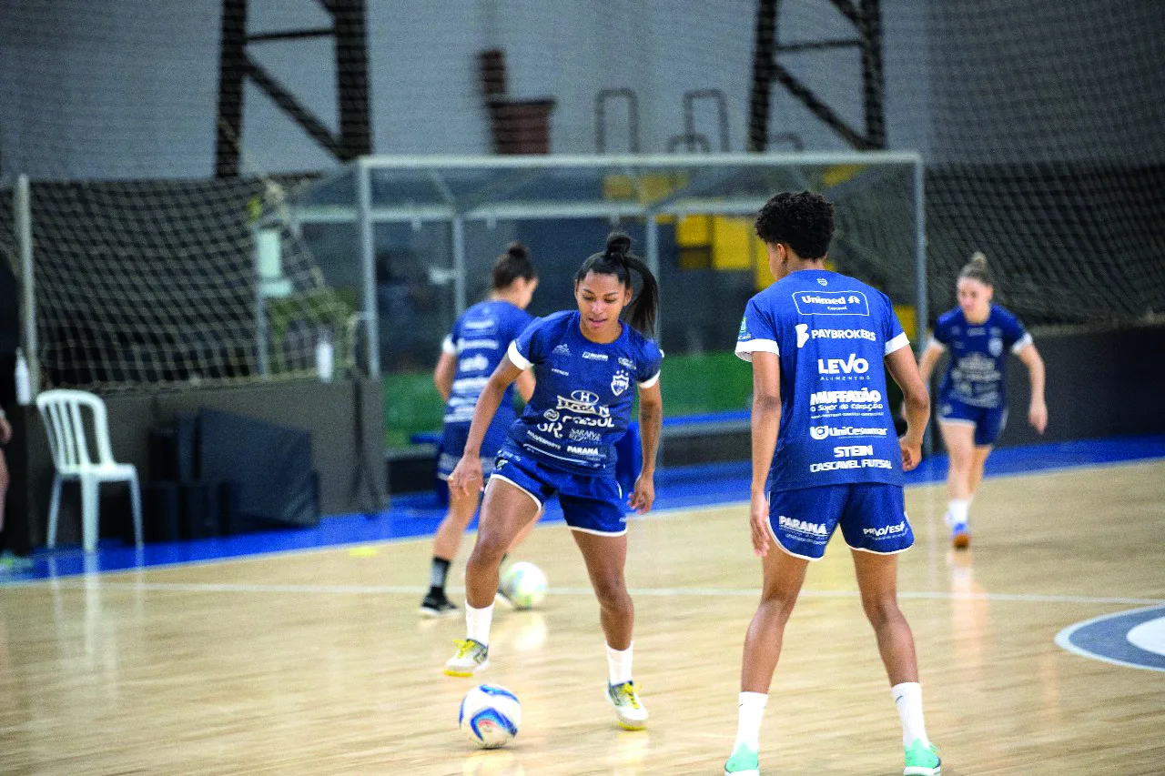 Meninas do Stein Futsal jogando Futsal