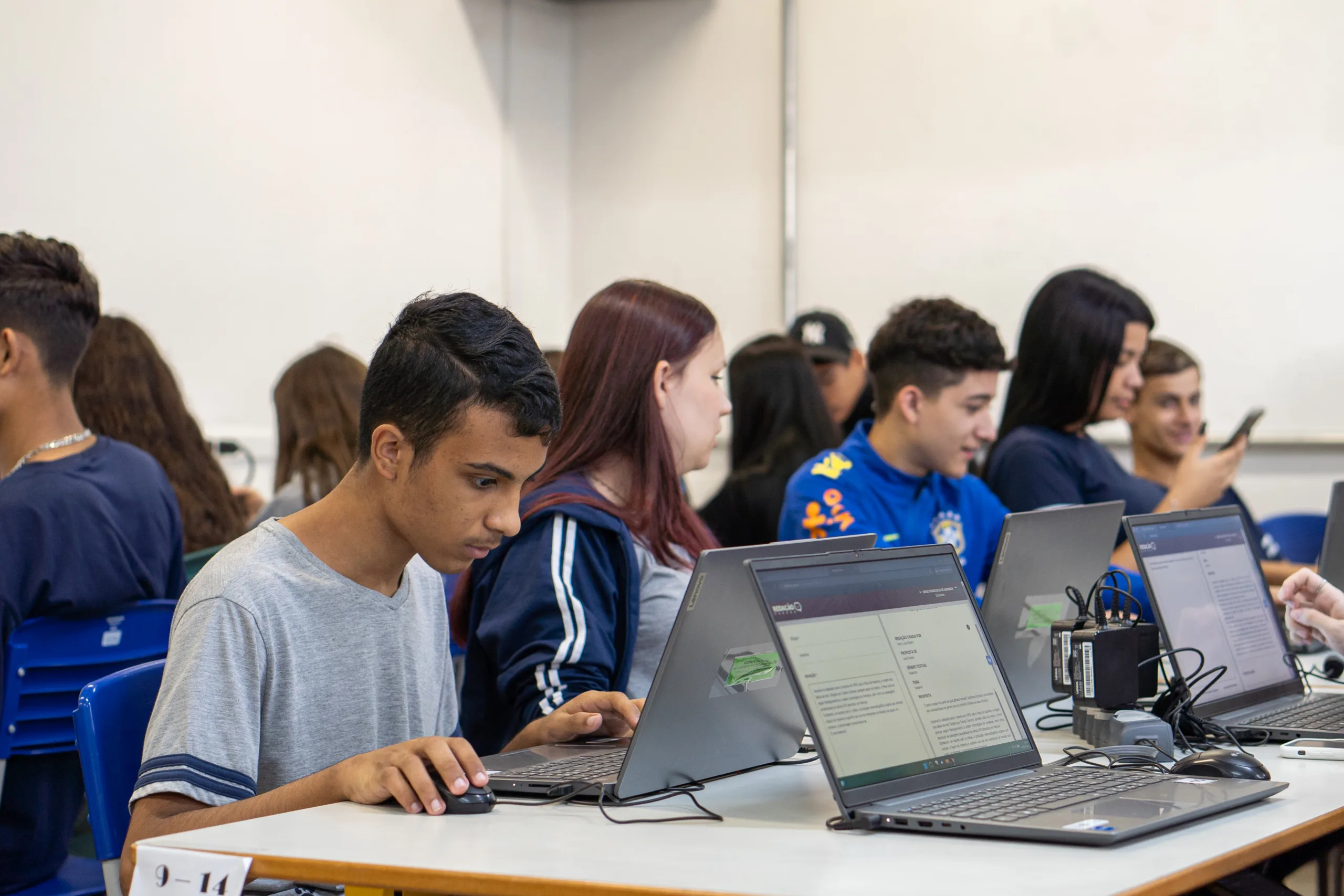 Saiba como a Secretaria da Educação do Paraná está utilizando a tecnologia para aprimorar o aprendizado nas escolas estaduais - Foto: Lucas Fermin/SEED 