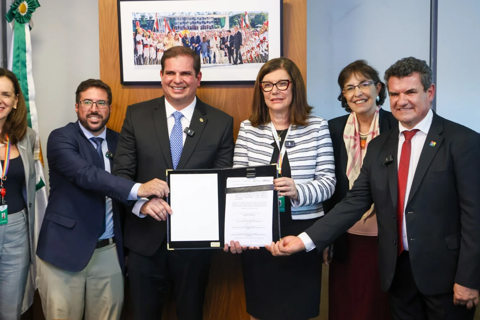 Itaipu e Petrobras assinam protocolo de intenções para desenvolver tecnologias