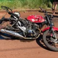 Acidente grave com duas motocicletas em Cascavel resulta em uma vítima fatal e dois feridos graves - Foto: SOT