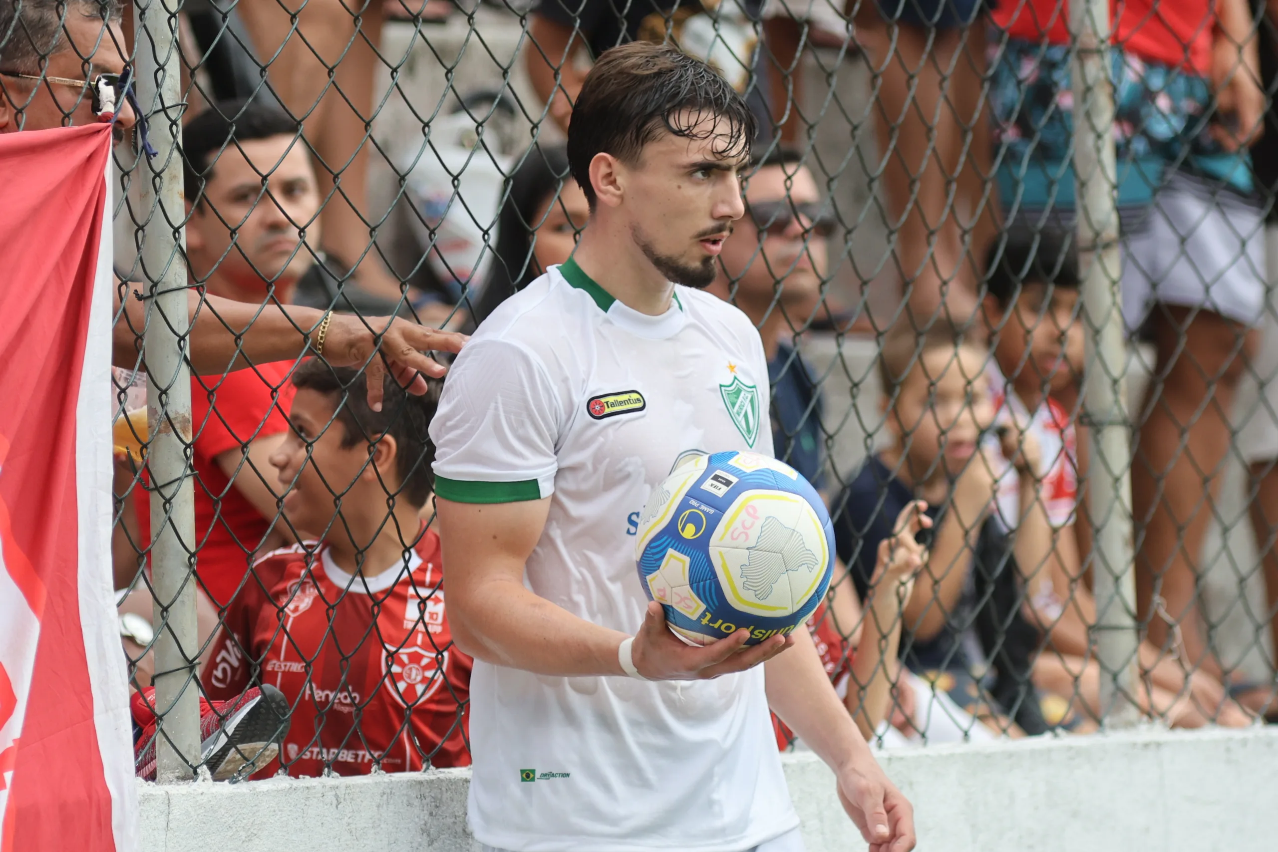 Descubra o destaque de João Scottini no Campeonato Alagoano. Conheça a história do talentoso jogador e sua estreia no clube Murici - Foto: Pequeno Fotos 