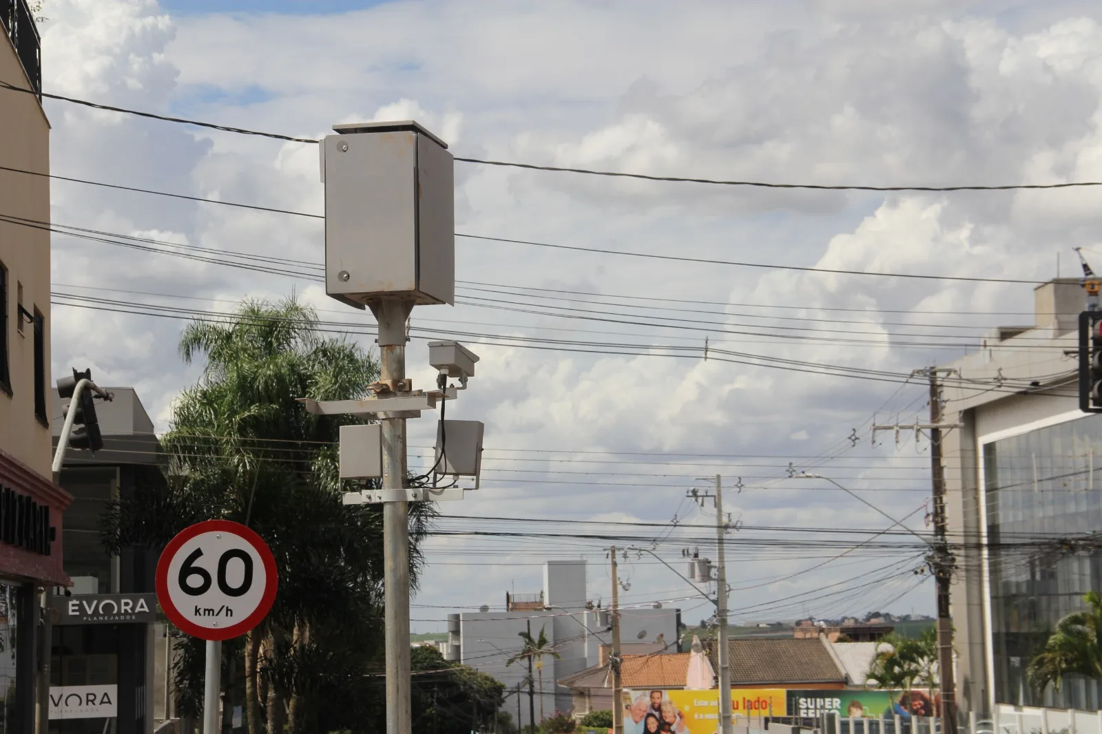 Redução de multas em Cascavel: saiba como o número de infrações registradas diminuiu em comparação ao ano anterior - Foto: Paulo Eduardo/O Paraná 