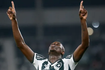 Luiz Henrique, jogador do Botafogo, venceu o prêmio Rei da América. Descubra mais sobre suas atuações no Brasileirão e na Libertadores -  Foto: Assessoria 