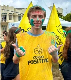 André Luiz Barbian Júnior, aluno do Curso Positivo, obteve o primeiro lugar em Medicina na UFPR,  o vestibular considerado  mais difícil e concorrido do Paraná.  Das 10 maiores notas na MEDICINA, 6 foram alunos Positivo. 