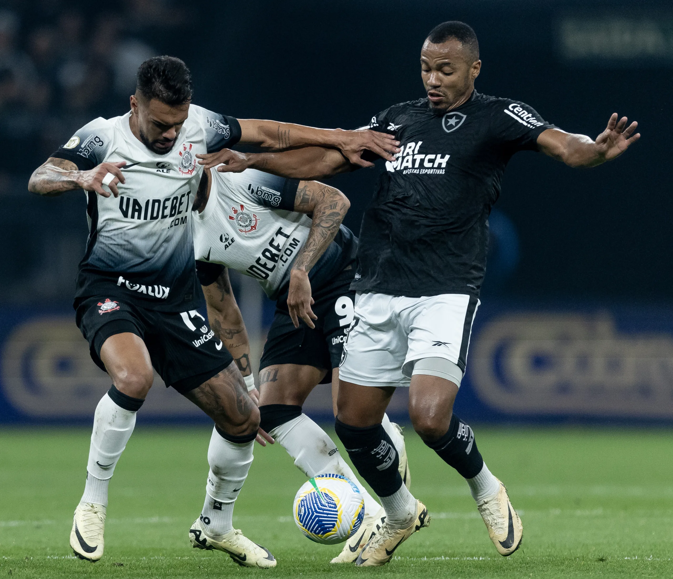 Entenda a polêmica sobre os salários atrasados no Corinthians e Botafogo nesta temporada. Jogadores ameaçam não se apresentar sem pagamento - Foto: Corinthians 