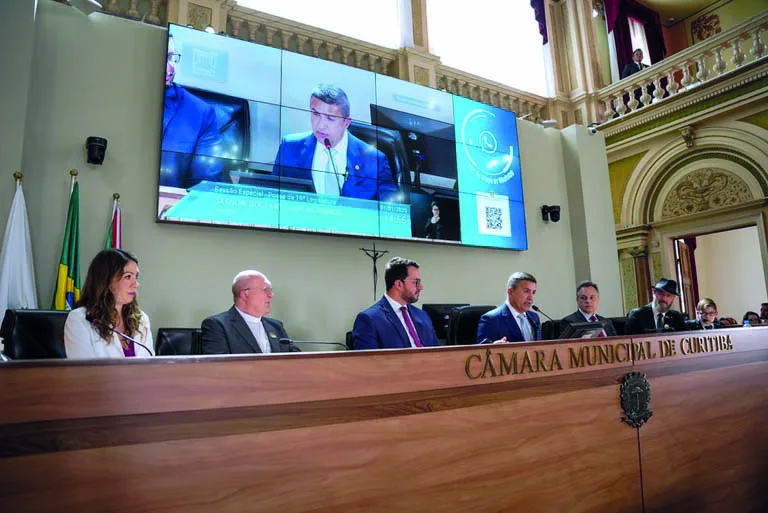 Cerimônia de posse dos vereadores de Curitiba foi presidida por Jasson Goulart, o mais votado nas últimas eleições - Foto: Rodrigo Fonseca/CMC