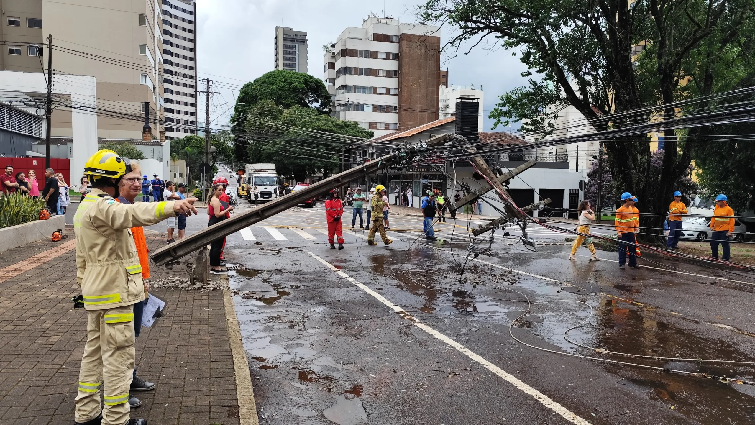 Temporal deixa 5,5 mil imóveis sem luz em Cascavel