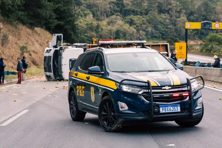 Balanço 2024: 605 mortes nas rodovias federais do Paraná. Colisões frontais e atropelamentos de pedestres em alta - Foto: PRF