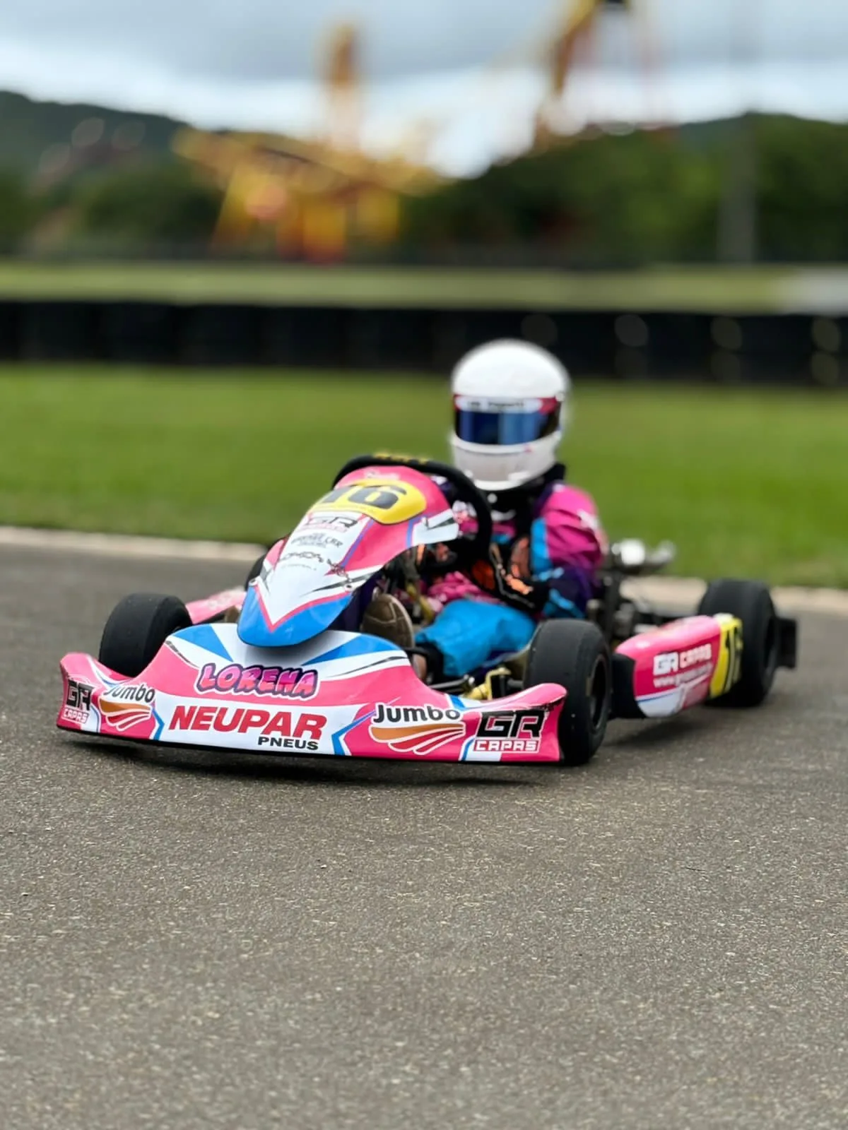 Fique por dentro do sucesso de Lorenna Copetti, piloto de kart de Cascavel. Saiba mais sobre sua preparação e sua participação no Campeonato Metropolitano de Cascavel - Foto: Divulgação