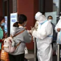 Surto de metapneumovírus humano (HMPV) na China preocupa autoridades de saúde. Acompanhe as últimas atualizações e medidas de prevenção - Foto: Divulgação