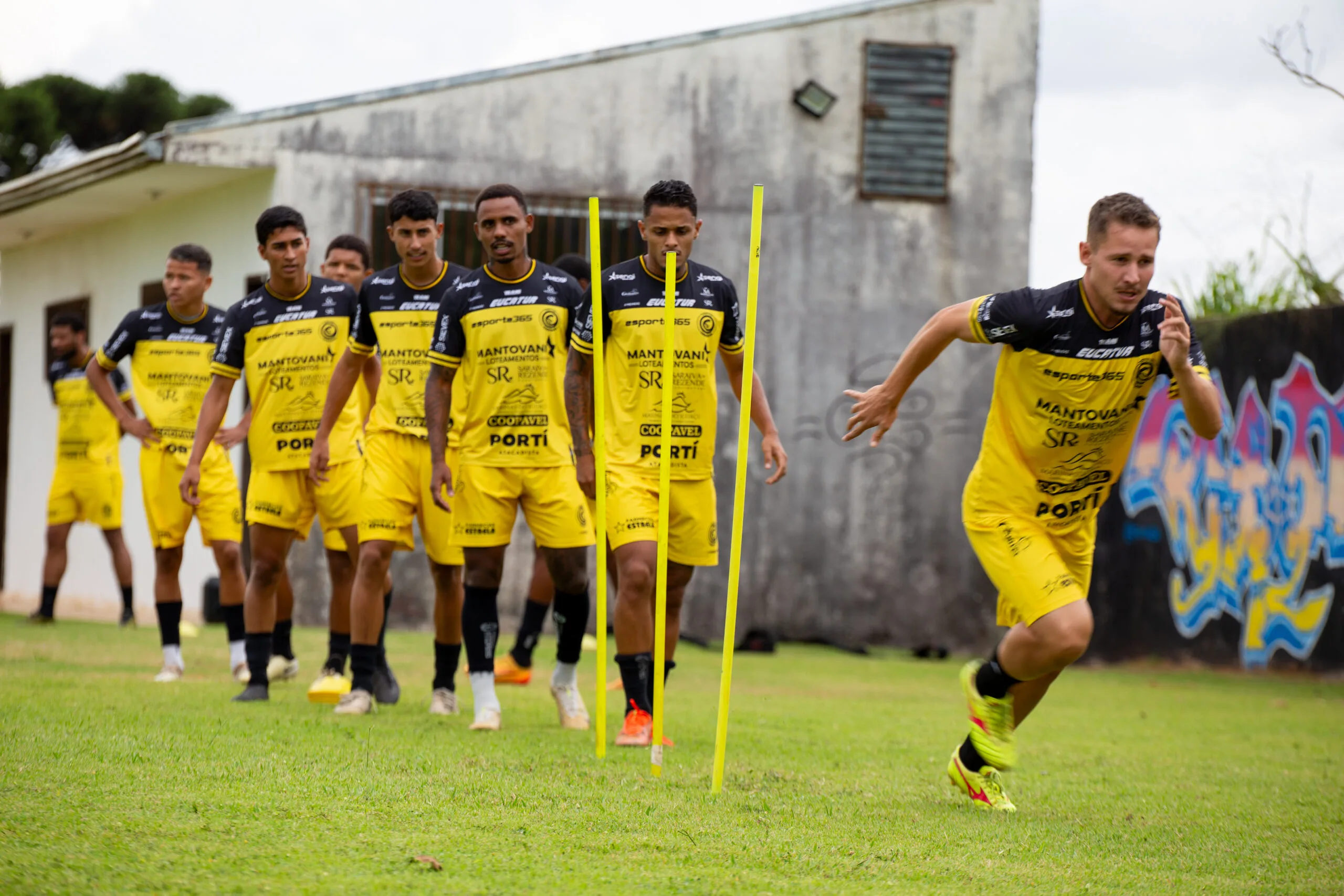 FC Cascavel busca sua primeira vitória fora de casa contra o Paraná Clube. Saiba como o time está se preparando para o jogo - Foto: Assessoria