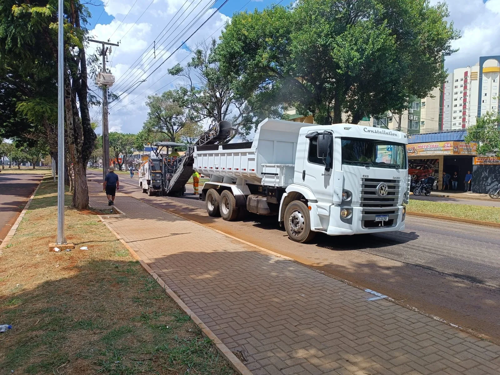 Os motoristas devem utilizar rotas alternativas para evitar o trecho em obras, que vai avançar quadra a quadra - Foto: Secom