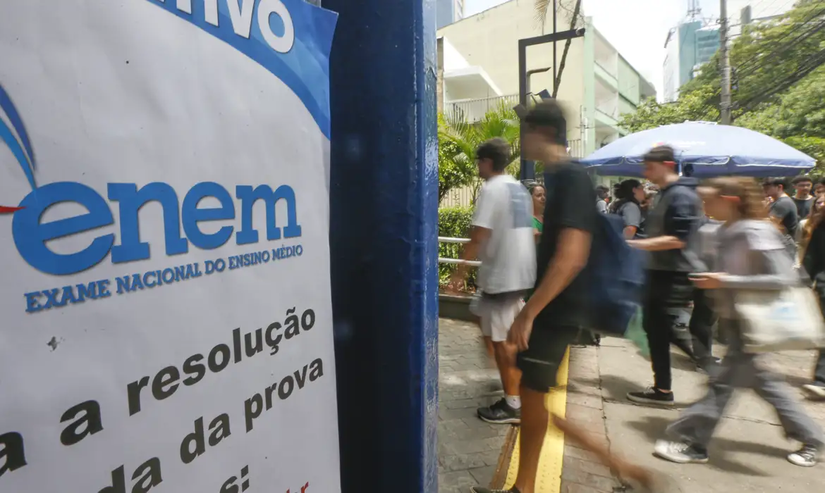 Confira sua nota do Enem 2024 no site do Inep e conheça seu desempenho acadêmico. Descubra como você se saiu nas provas do Ensino Médio - Foto: Paulo Pinto/Agência Brasil