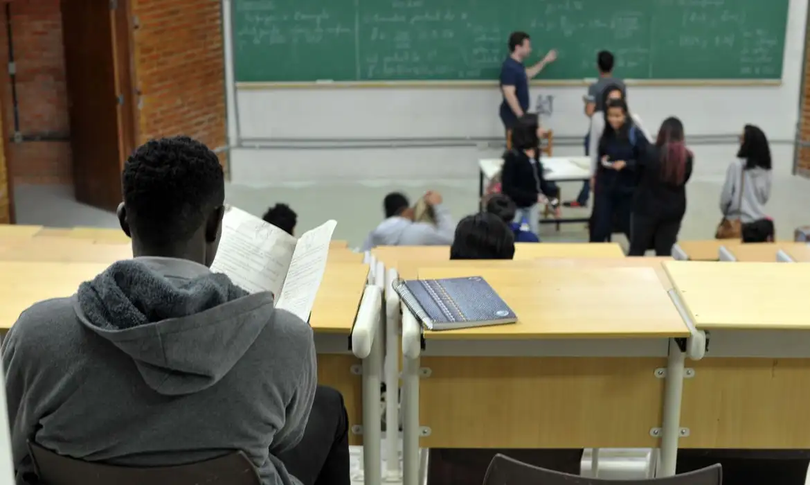 Inscrições no Prouni 2025: bolsas em faculdades privadas. Concluiu o ensino médio? Confira as condições e participe do processo seletivo - Foto: Agência Brasil