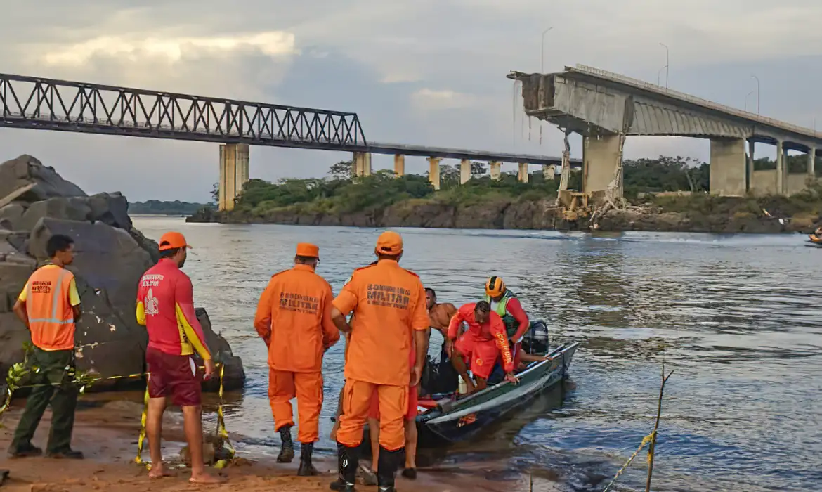 Marinha do Brasil retomará operações de mergulho para buscar vítimas desaparecidas após acidente na Ponte Juscelino Kubitschek de Oliveira -  Foto: Bombeiros Militar/Governo do Tocantins