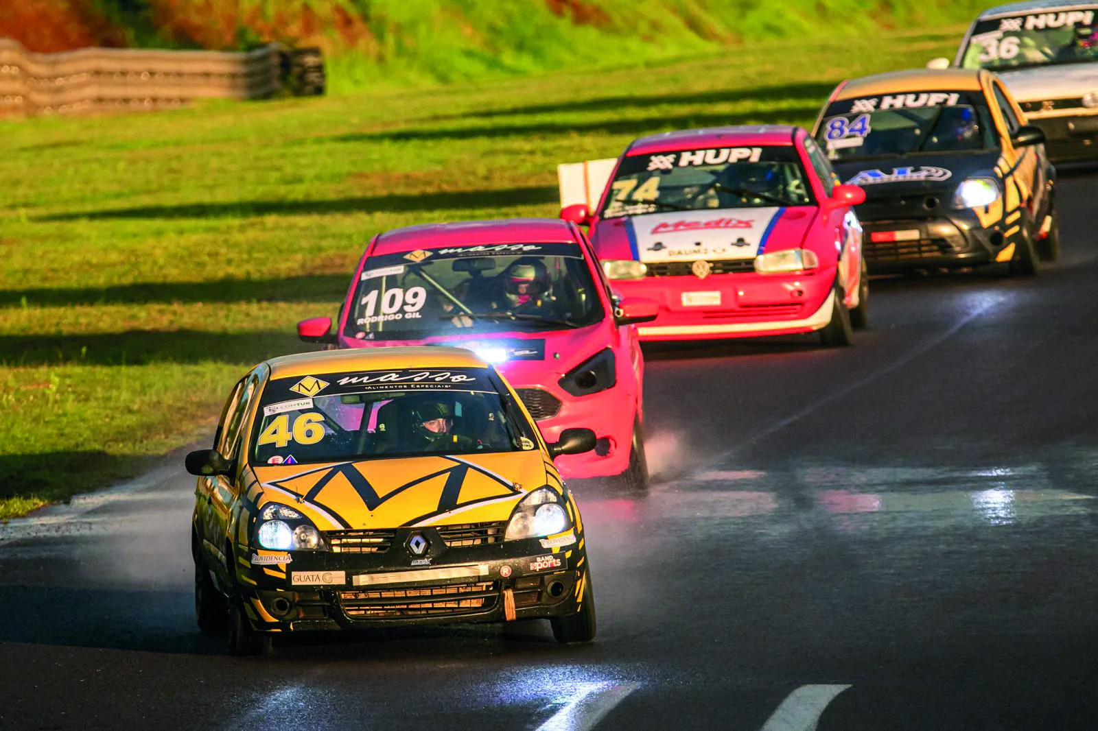 A dupla formada por Edson Massaro e seu filho Lorenzo conquistou a vitória na Classe 2 - Foto: Vanderley Soares