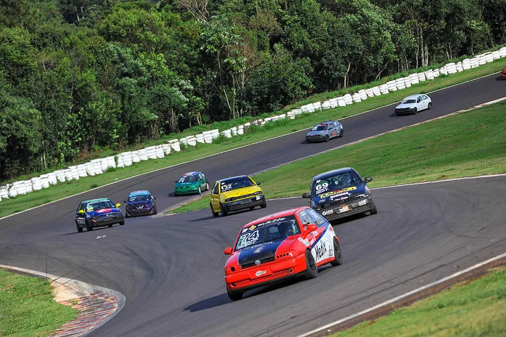 Não perca o Campeonato Regional de Marcas de Cascavel com treinos livres a partir das 13 horas e muitas emoções - Foto: Tiago Guedes