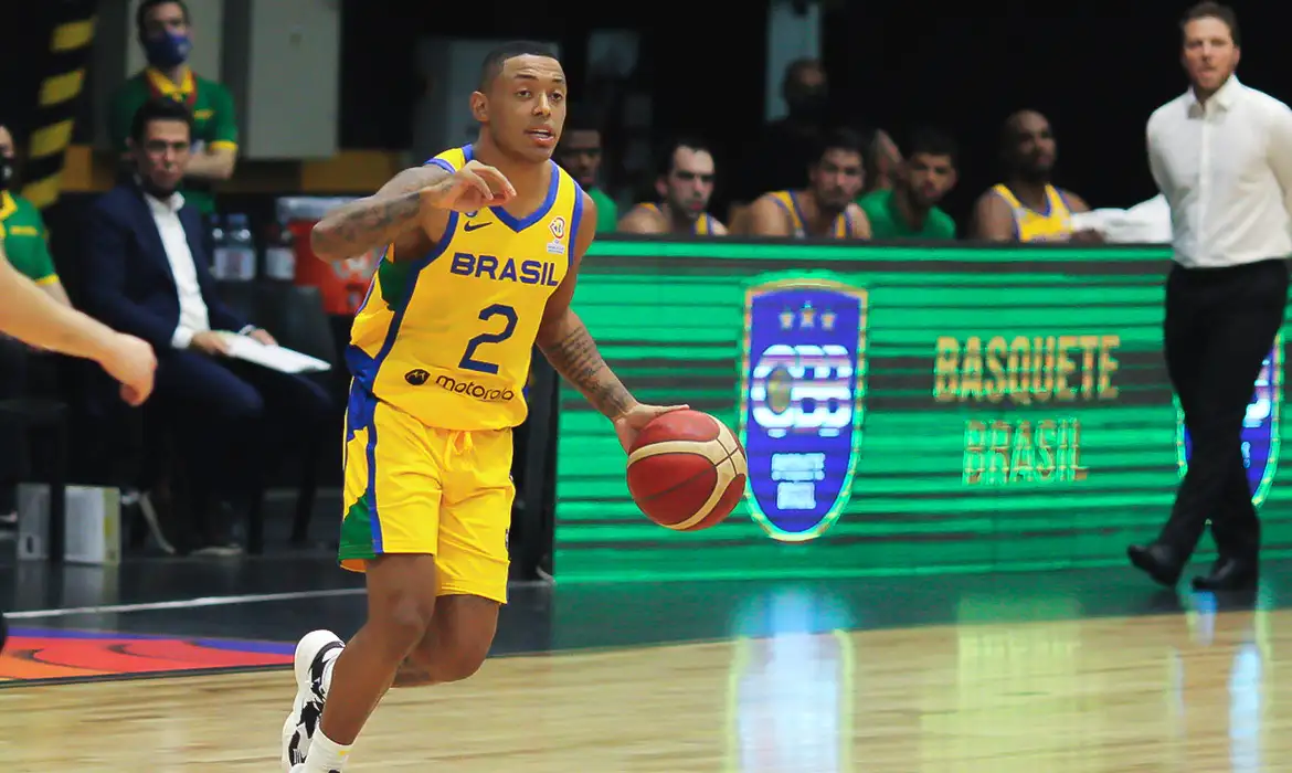 A Seleção Brasileira masculina de basquete está em grande forma. Confira as melhores jogadas e o desempenho do Brasil nas eliminatórias - Foto: Thierry Gozzer/CBB