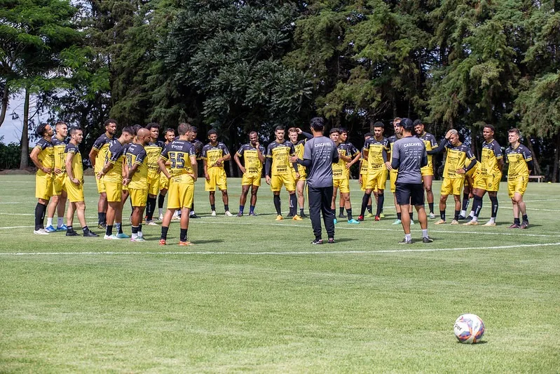 FC Cascavel enfrenta o Rio Branco em partida decisiva do Campeonato Paranaense. Um empate garante a classificação da equipe - Foto: Assessoria