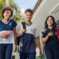 Saiba tudo sobre o Colégio e como a economia nas escolas estaduais do Paraná pode beneficiar estudantes com uniformes gratuitos - Foto: SEED