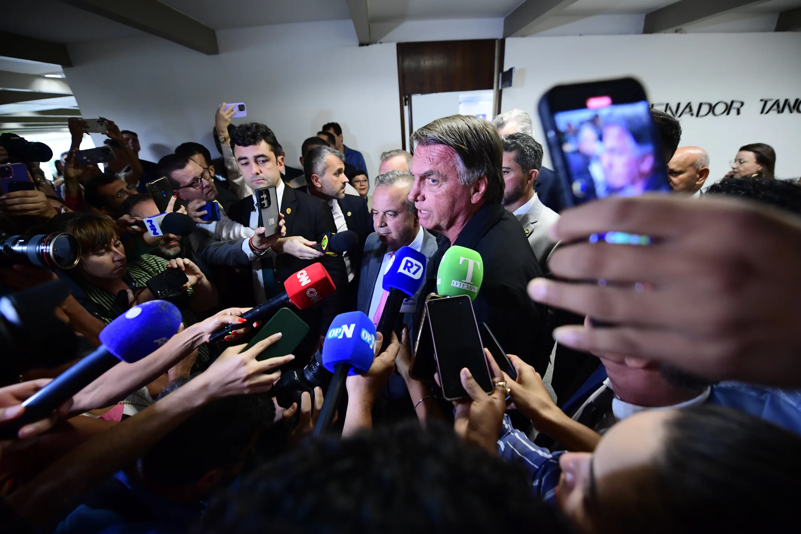 Entenda como a queda da popularidade de Lula abre caminho para a volta de Bolsonaro nas próximas eleições presidenciais - Foto: Saulo Cruz/Agência Senado