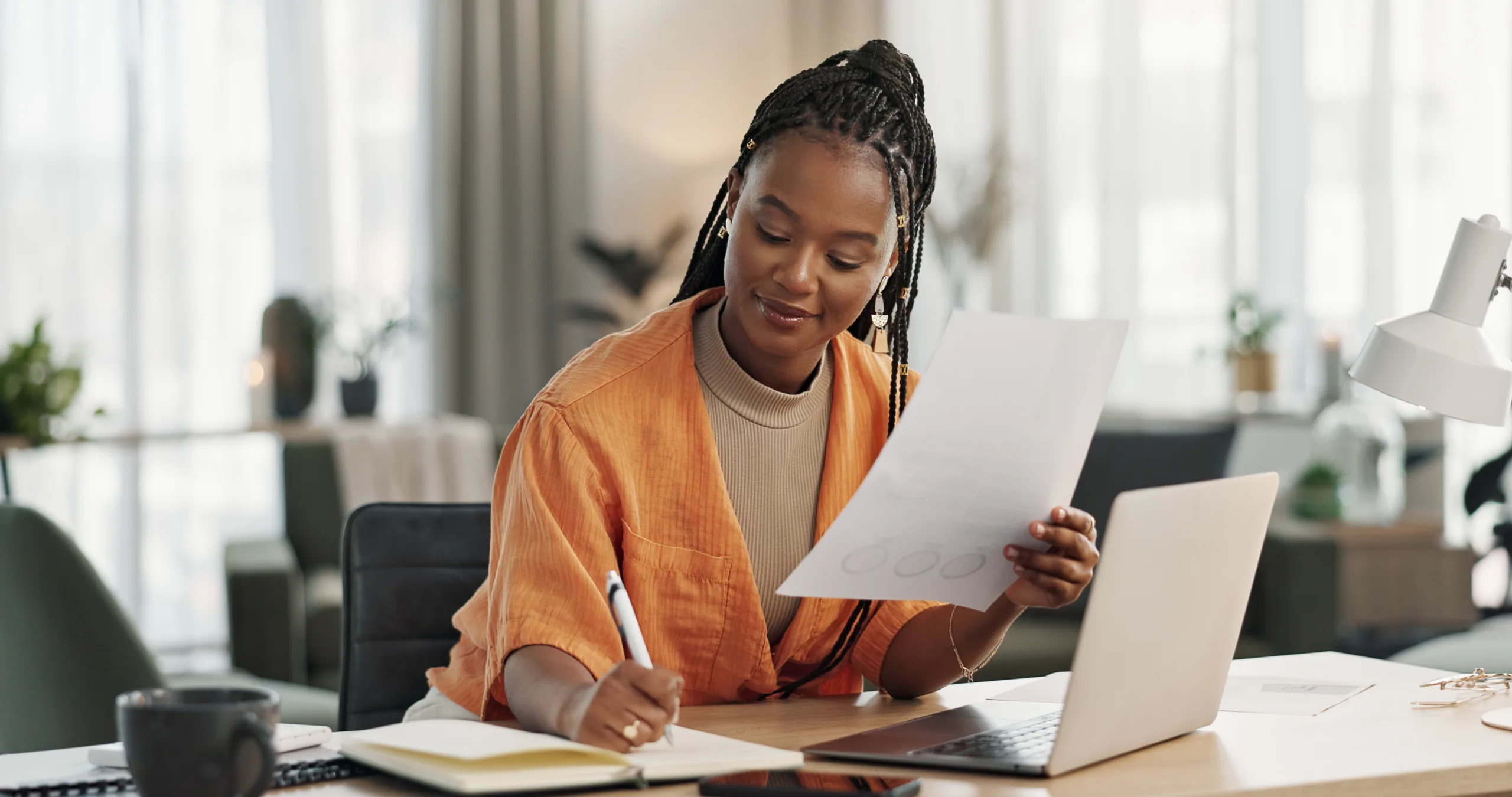 Descubra as variedades de cursos de pós-graduação que destacam profissionais no mercado competitivo de trabalho brasileiro - Foto: iStock/ Jacob Wackerhausen