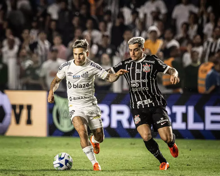 O Santos precisa vencer no clássico contra o Corinthians para manter suas chances no Campeonato Paulista - Foto: Raul Baretta/ Santos FC 