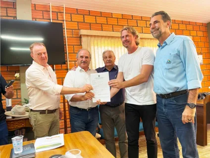 Da esquerda para a direita: Rogério Rizzardi (Coordenador do Show Rural); Renato Silva (Prefeito de Cascavel); Dilvo Grolli (Presidente da Coopavel); Zeca Dirceu (Deputado Federal); e Ênio Verri (Presidente da Itaipu Binacional)