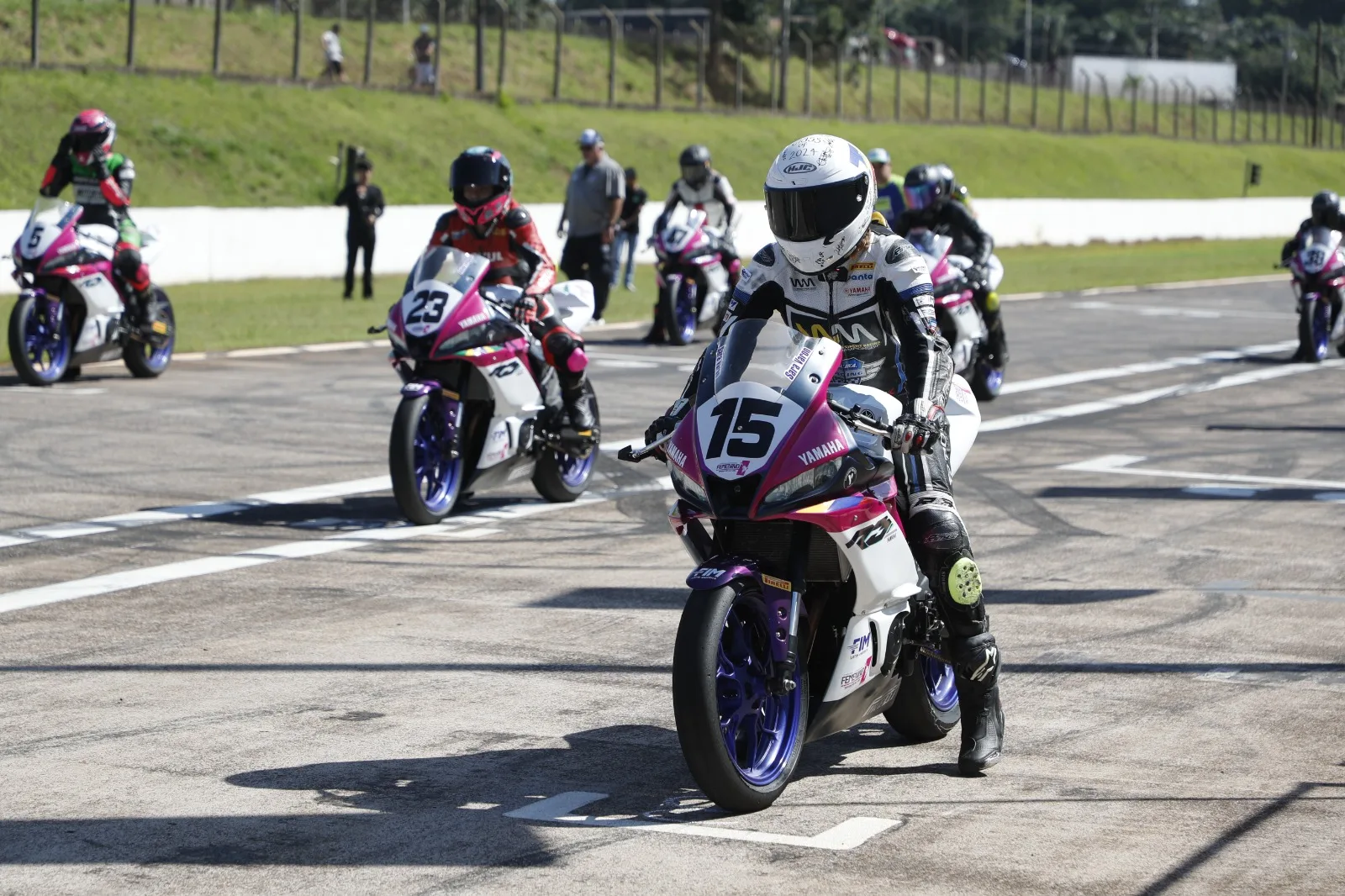 Autódromo de Cascavel recebe corrida inédita com grid 100% feminino