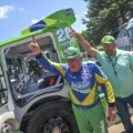 O paranaense Pedro Muffato, de 84 anos, estreia um novo caminhão na prova deste domingo em Interlagos - Foto: Tiago Soares/Divulgação